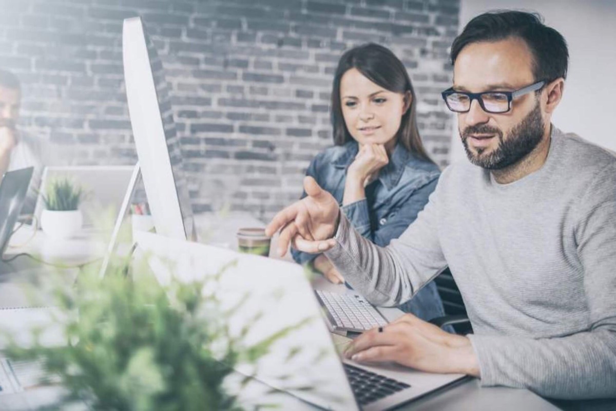 Titelbild: OnePager vs. klassische Website – was passt zu dir?